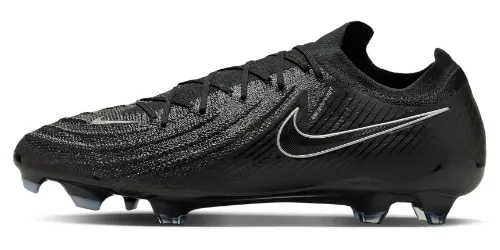 Chuteira de campo toda preta com logo preto